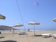 A nad nami szybuje sporo latawców.