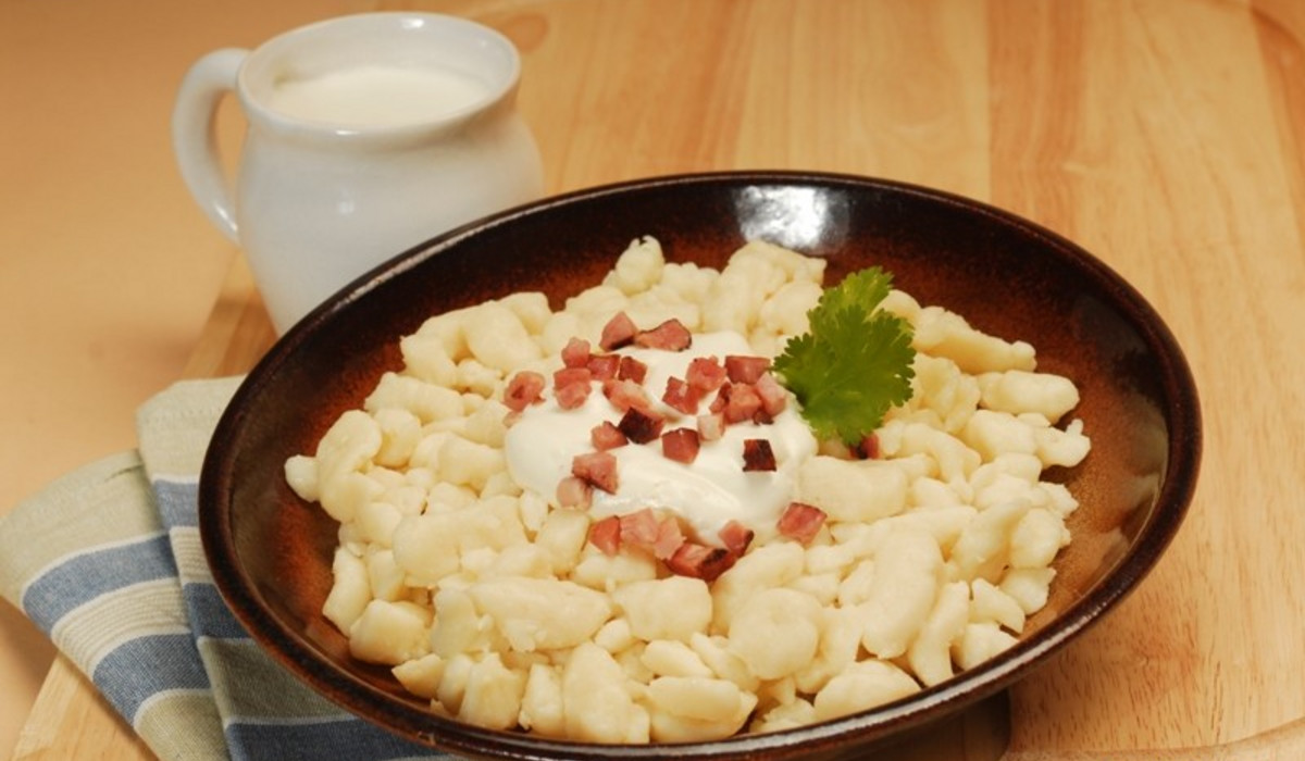 Kluseczki ziemniaczane z bryndzą ("bryndzové halušky")