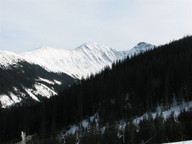 WIDOK NA WOŁOWIEC I OSTRY ROHAC - ZA TYM GRZEBIETEM JEST DOLINA CHOCHOŁOWSKA.