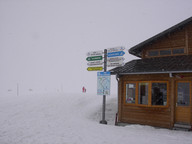 Drogowskazy z mapą tras