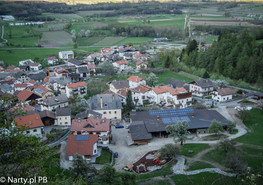 HOF AM SCHLOSS widziane z ruin zamku (foto: P. Burda) HOF AM SCHLOSS widziane z ruin zamku (foto: P. Burda)