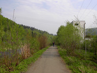 JEDZIEMY CAŁY CZAS Z GÓRY WZDŁUŻ RZEKI.