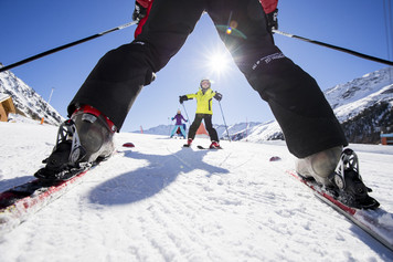 Narty z dziećmi w Val Senales (fot. TV Schnalstal / Peter Santer) Narty z dziećmi w Val Senales (fot. TV Schnalstal / Peter Santer)