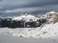 Piękny górski krajobraz Canazei