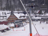 Widok z krzesełek na dolną stację