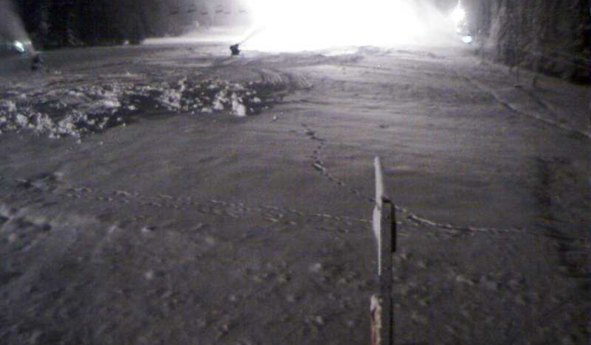 Nocne naśnieżanie (webcam: rusin-ski.pl)