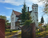 Neogotycka leśniczówka z XIXw w Zwonowicach