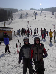 AGATA ARTUR. WIDOK NA STOK. PO PRAWEJ WYCIĄG KRZESEŁKOWY PO LEWEJ TALERZYKOWY.
LAMPA BŁYSKOWA ZA SŁABA.