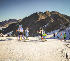 Październik na lodowcu, zawodnicy z całego świata trenują (foto: P. Burda)