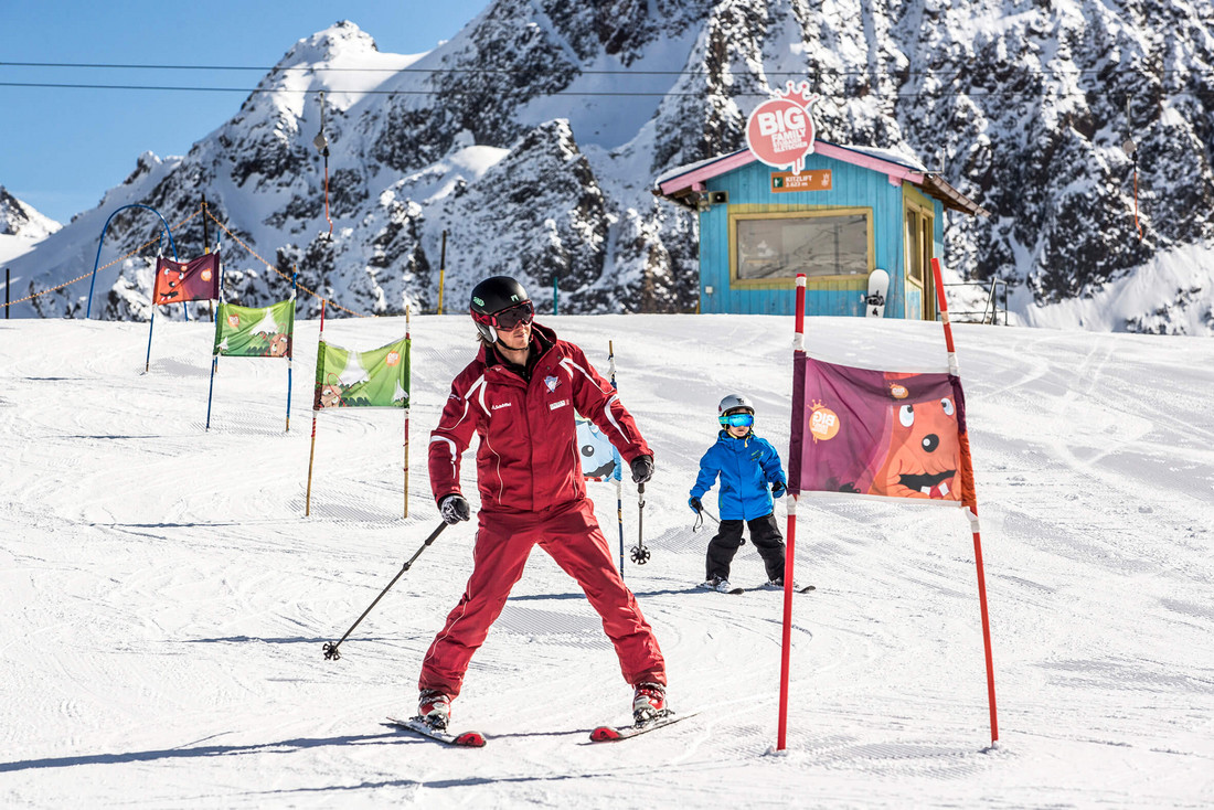 Szkoła narciarska dla dzieci na lodowcu Stubai / fot. Christoph Schoech