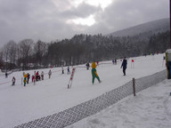 Meta. Widok na maskotkę zawodów.