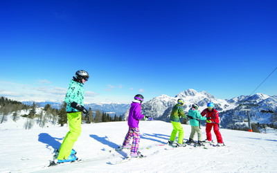 Karyntia rodzina na nartach (foto: Kaernten Werbung/Groeger Edward)