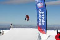 Snowboardzista podczas lotu