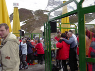 POŚREDNIA STACJA KOLEJKI - APRES SKI W TOKU.