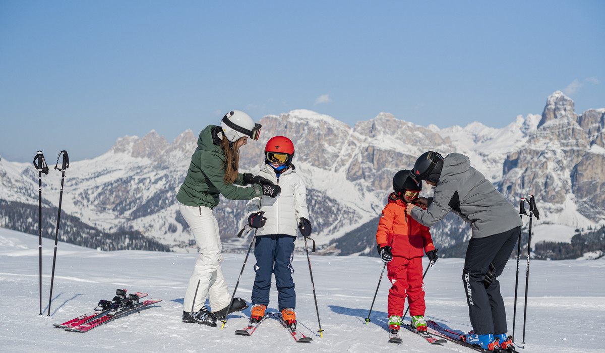 Dolomiti Superski Helmet Safety News 2022 (fot ©Dolomiti Superski wisthaler.com) Dolomiti Superski Helmet Safety News 2022 (fot ©Dolomiti Superski wisthaler.com)