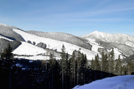 Widok z górnej stacji kolejki kabinowej A4 w kierunku Doliny Demianowskiej