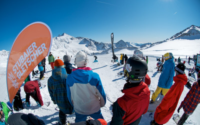 Narciarze na stoku (foto: Eigner Photo. Stubaier Gletscher)