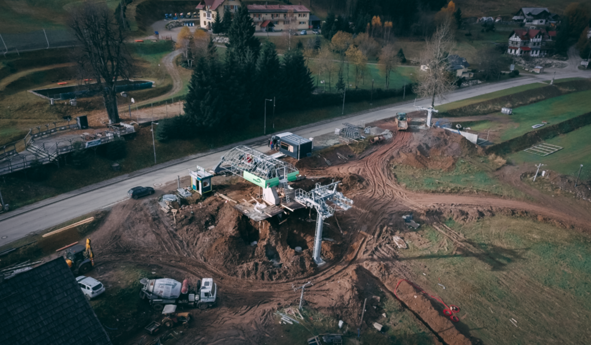 Budowa górnej stacji kolei D3 w Zieleńcu (foto: zieleniec.pl)