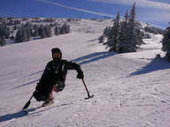 Niepełnosprawny narciarz