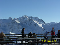 Odpoczynek przy widoku na góry