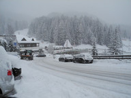 Poranek w Obereggen - pada śnieg