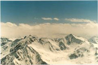Widok ze Skał Pastuchowa (4600m) na Gruzję