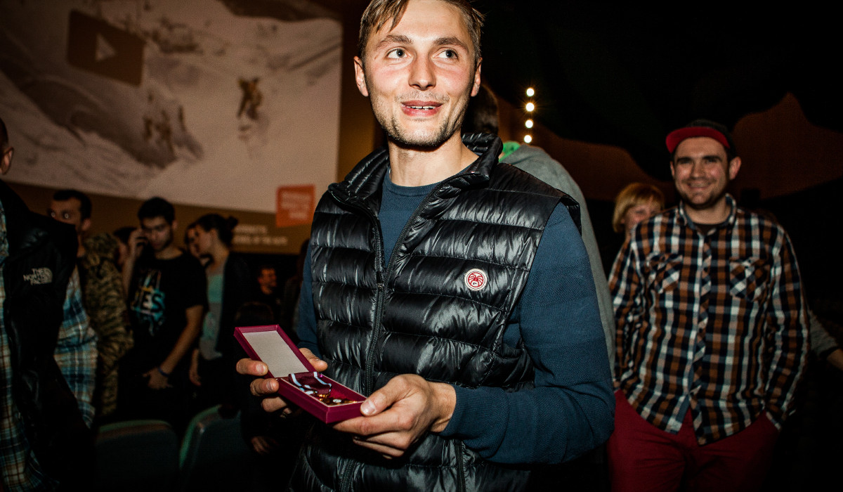 Andrzej Bargiel po wręczeniu Złotego Krzyża (foto: Freeride Film Festiwal)