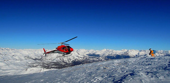 Helikopter ląduje na Mont Dormillouse (2974 m) - Sestriere (foto: archiwum Autora)
