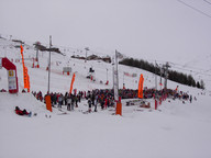 Narciarze przygotowani do jazdy