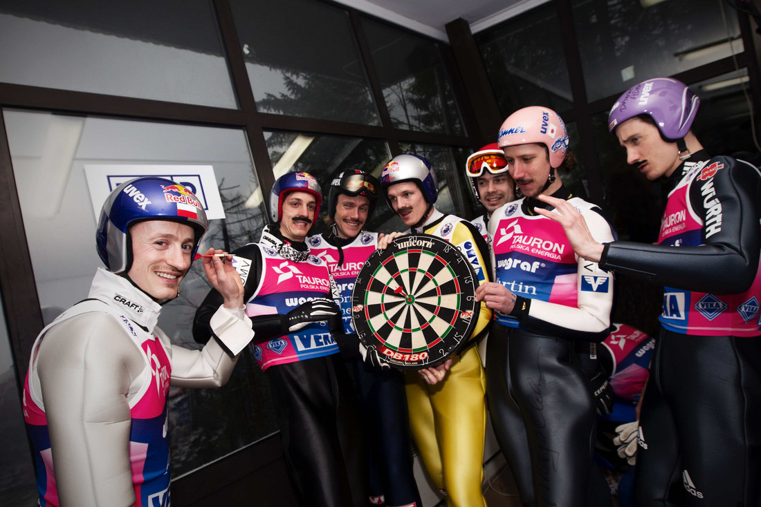 Kapitanowie podczas benefisu Adama Małysza w 2011 roku fot Samo Vidic