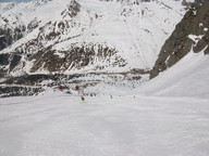 Szeroka, ale również nachylona - znów w dół