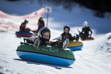 Pontonem po śniegu (IDM Südtirol fot. Hansi Heckmair) Pontonem po śniegu (IDM Südtirol fot. Hansi Heckmair)