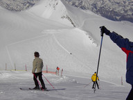 CZERWONA TRASA NR 11, W ODDALI RATRAK PRZYGOTOWUJĄCY TRASĘ.