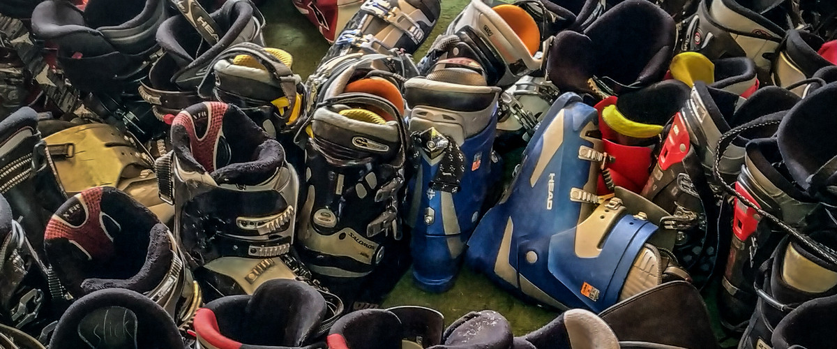 Recykling używanych butów narciarskich (fot. P. Burda)