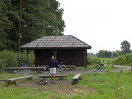 Wiata dla rowerzystów w okolicach Kobióra