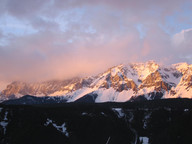 Góry o zachodzie słońca