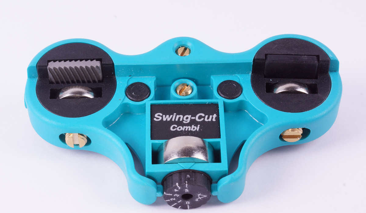 Ostrzałka Swing Cut z zamontowanym pilnikiem do bocznego ostrzenia krawędzi (foto: narty.pl) Ostrzałka Swing Cut z zamontowanym pilnikiem do bocznego ostrzenia krawędzi (foto: narty.pl)