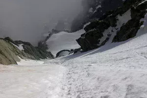 Wejście na Monviso z kuluaru  Perotti / fot. 	Bertubertu, lic. Creative Commons, it.wikipedia.org/wiki/File:Salita_canale_Perotti.jpg