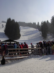 WIDOK NA TRASĘ PO PRAWEJ STRONIE WYCIĄG ORZYKOWY.