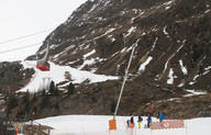 Dolna stacja kolejki linowej. Kolejką wracają ci, którzy nie mieli odwagi zjechać na nartach. (foto: P.Tomczyk)