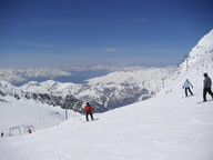 Snowboardzista na trasie