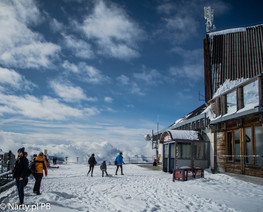 Na lodowcu - górna stacja gondoli (foto: PB Narty.pl)