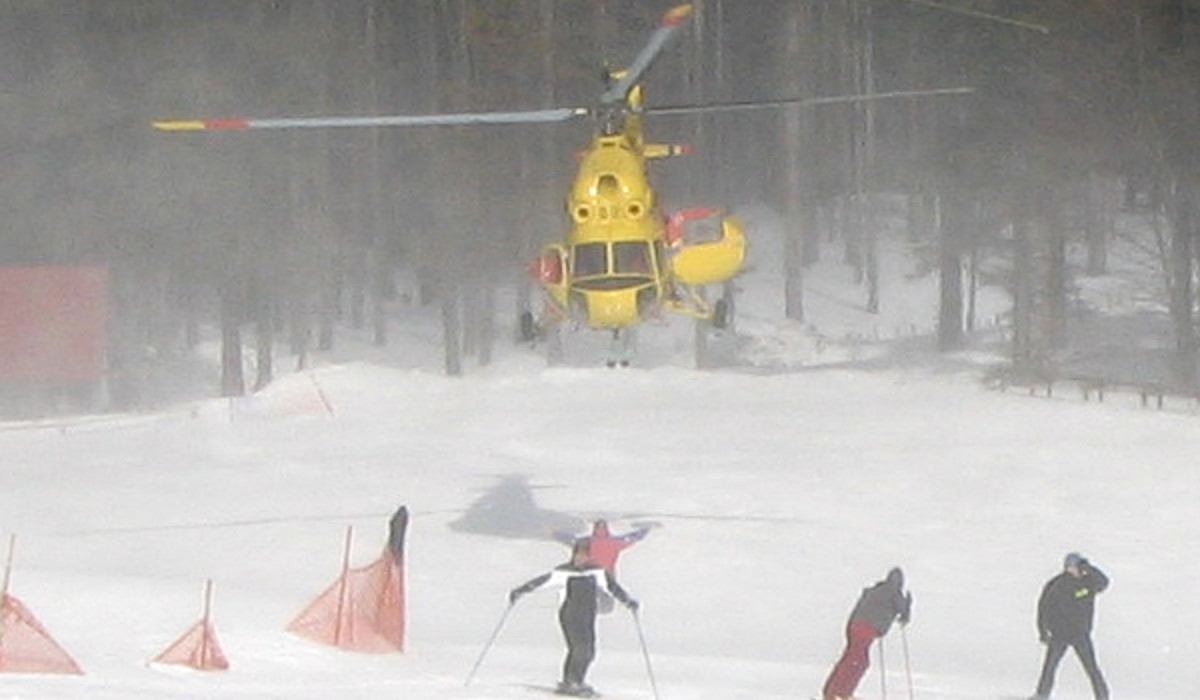 Akcja ratunkowa (foto: archiwum Narty.pl) Akcja ratunkowa (foto: archiwum Narty.pl)