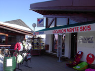 Wypożyczalnia nart Intersport.