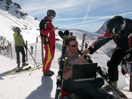 Na nartach też można pracować, Micha w akcji