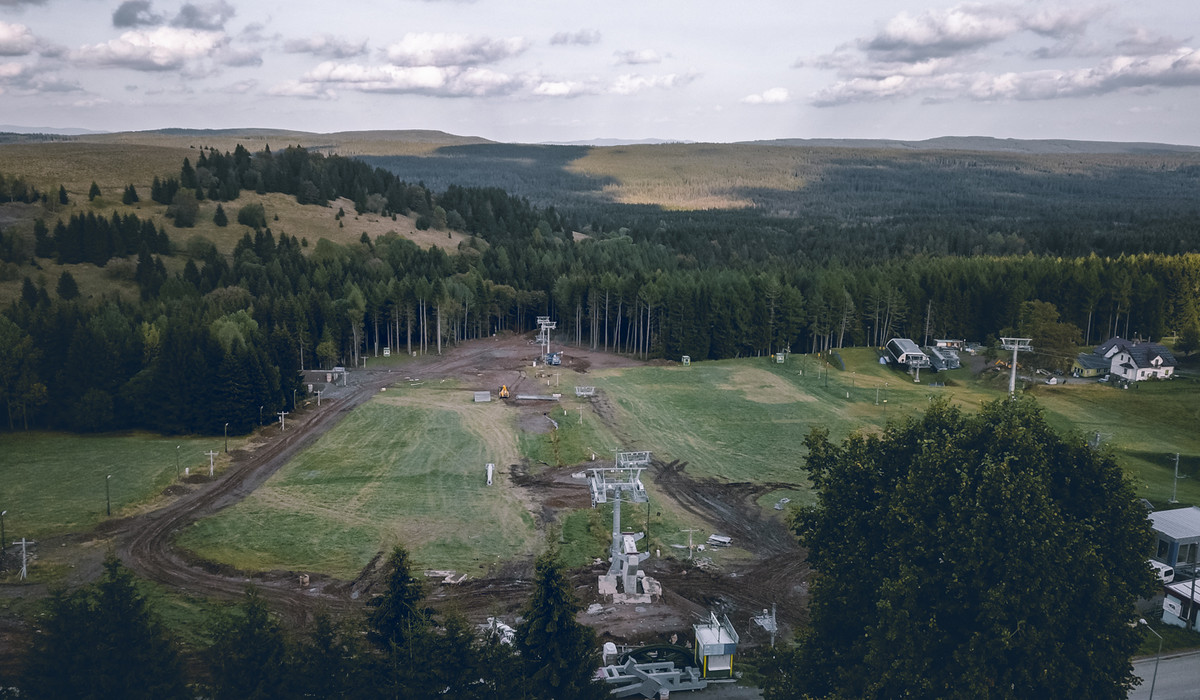 Zieleniec - nowa kolej krzesełkowa na sezon 2020 2021 (fot. mat. prasowe) Zieleniec - nowa kolej krzesełkowa na sezon 2020 2021 (fot. mat. prasowe)