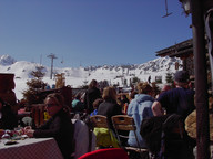 Przerwa na obiad w restauracji na stoku.