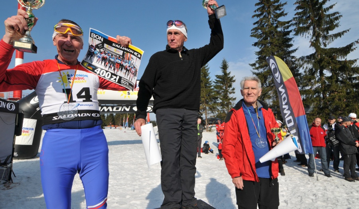 trójka najlepszych w klasyfikacji generalnej najstarszej kategorii M6 na dystansie Mega stylem klasycznym. Od lewej: 69-latkowie Stanisław Mroziński i Augustin Hoffmann oraz 71-letni Rudolf Turek. (foto: Stacja Jakuszyce)