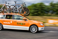 Tour de Pologne. Etap IV- pomaranczowe auto pomocy