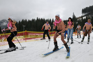 Bikini Skiing 2013- zawodnicy w ciągu jazdy 2